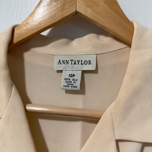 Ann Taylor Silk Short Sleeve Button Down 12P - Picture 5 of 7